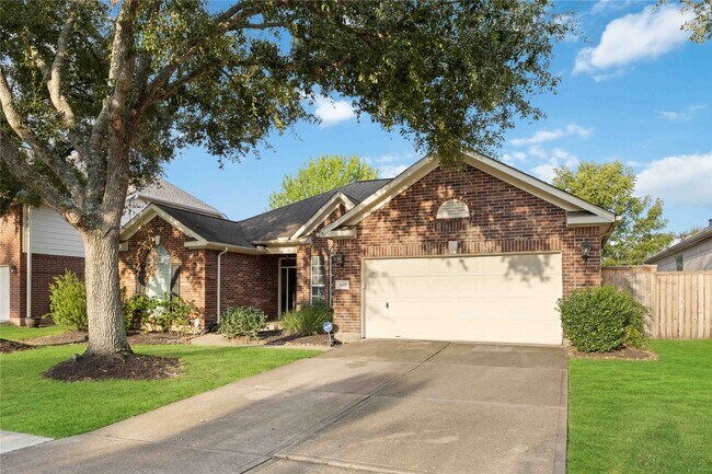 8615 Saratoga Dr in Sugar Land, TX - Building Photo - Building Photo