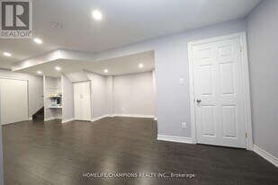 5 Bellotti Crescent in Ajax, ON - Building Photo