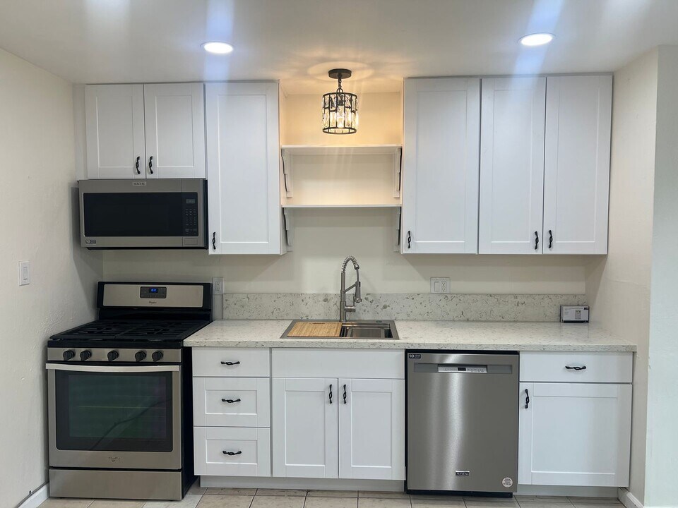 310 Graves Ave in Sacramento, CA - Building Photo