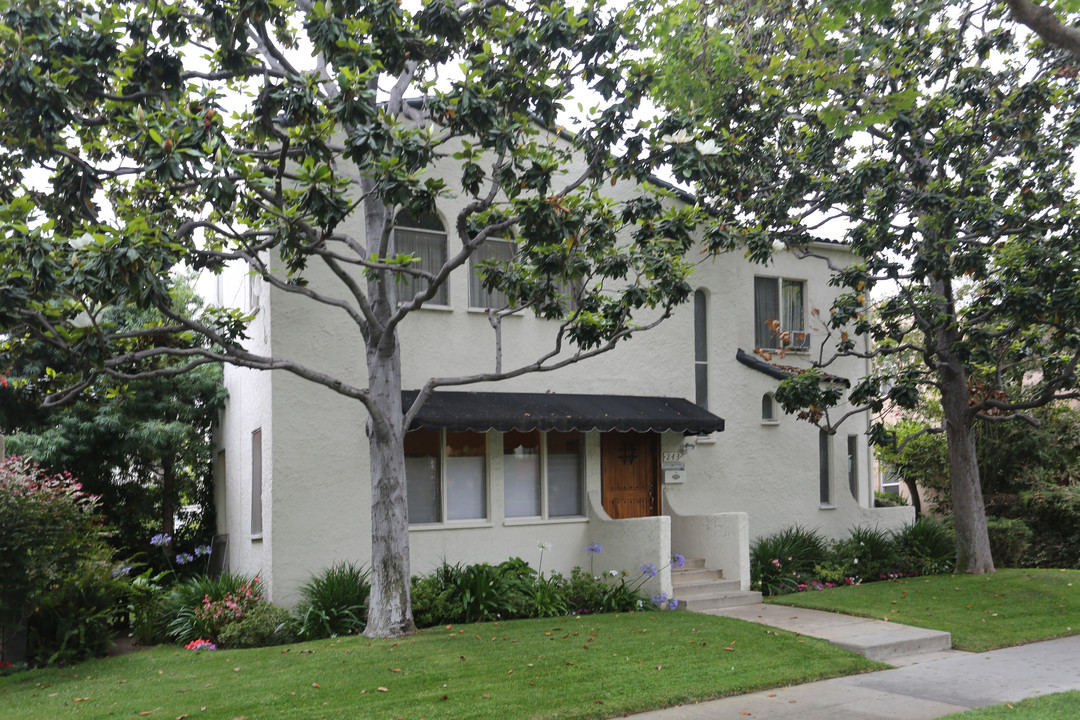 243 N Swall Dr in Beverly Hills, CA - Foto de edificio
