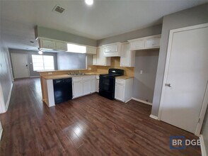 1611 Hazelwood St in Conroe, TX - Building Photo - Building Photo