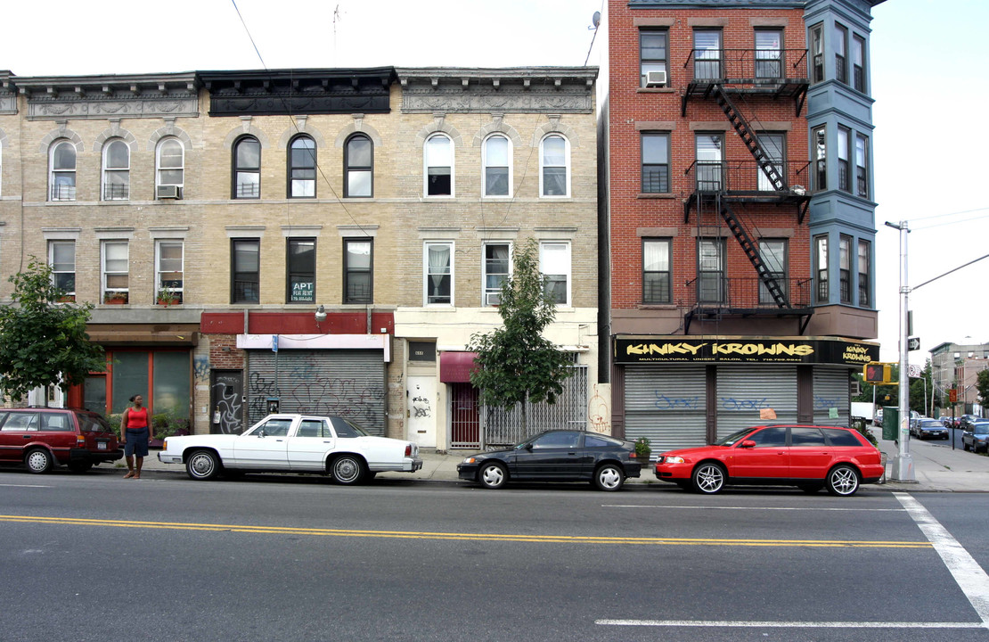 688 Washington Ave in Brooklyn, NY - Building Photo