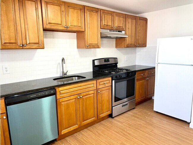 17 Princeton St, Unit 3 in Medford, MA - Building Photo - Building Photo