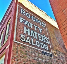 117 W Harrison Ave, Unit Vinyl Loft in Guthrie, OK - Foto de edificio - Building Photo