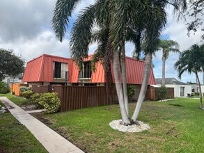 3161 Meridian Way S in Palm Beach Gardens, FL - Foto de edificio - Building Photo