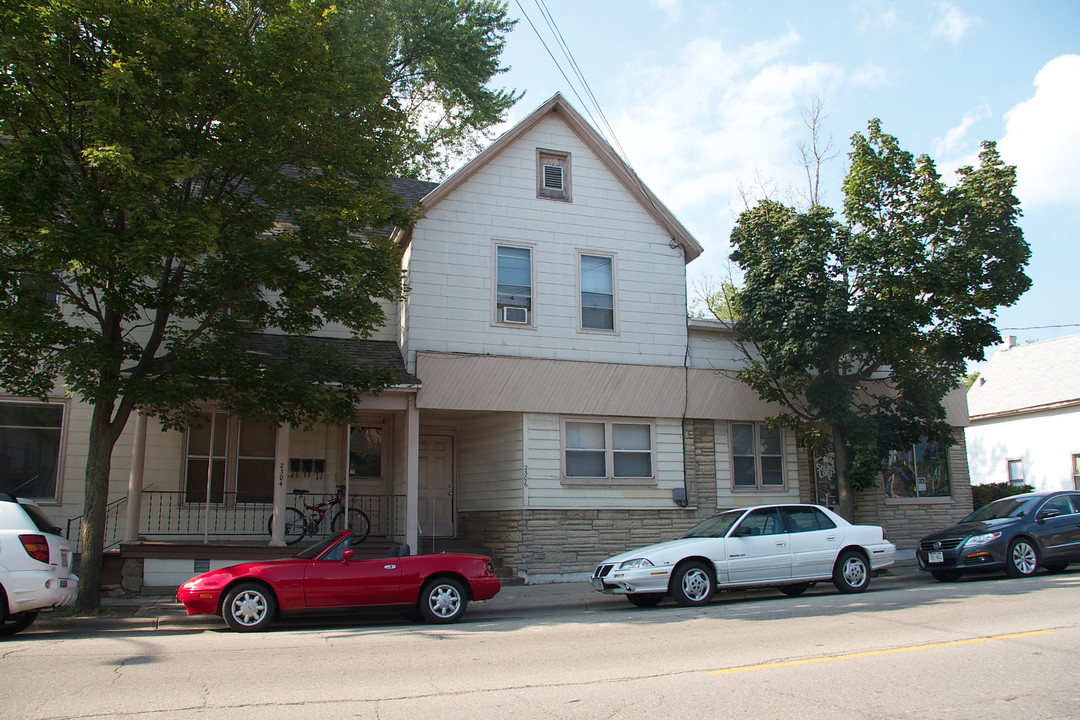 2052 Atwood Ave in Madison, WI - Foto de edificio