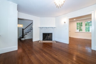 162 Rockingstone Ave in Larchmont, NY - Building Photo - Building Photo
