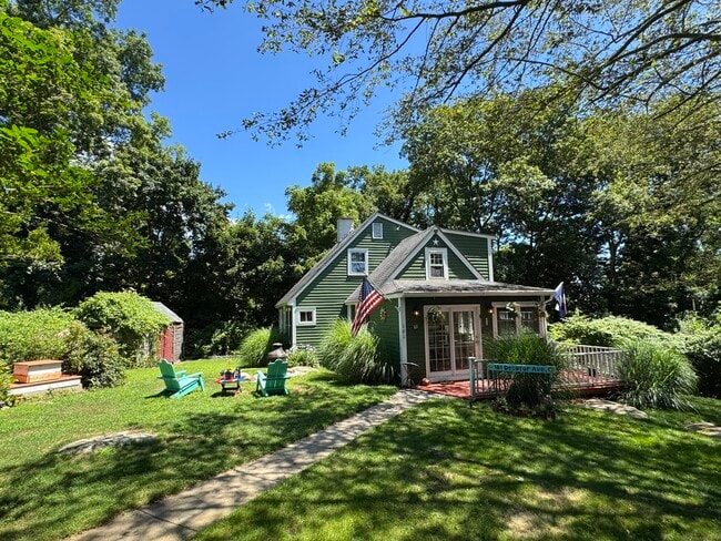 101 Decatur Ave in Guilford, CT - Building Photo - Building Photo