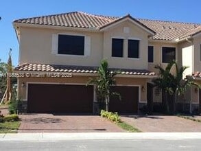 5906 NW 56th Pl in Tamarac, FL - Building Photo - Building Photo