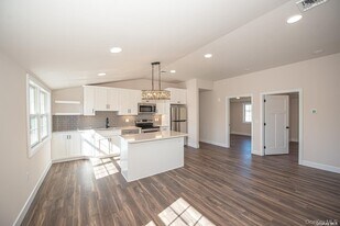 1090 New York Ave in Huntington Station, NY - Building Photo