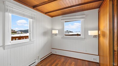 21 Main St in Tiburon, CA - Building Photo - Building Photo