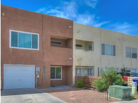 2607 Alamogordo Dr NW in Albuquerque, NM - Building Photo