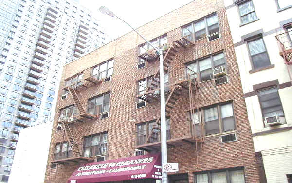 303-305 E 93rd St in New York, NY - Building Photo - Building Photo