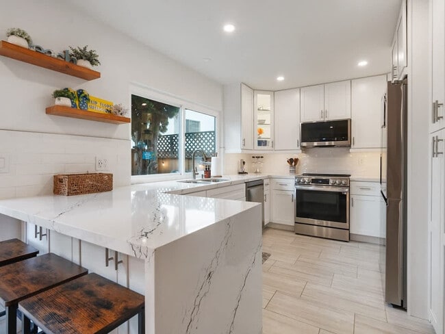 750 S Sierra Ave in Solana Beach, CA - Building Photo - Building Photo
