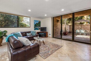 2420 Torrey Pines Rd in San Diego, CA - Building Photo