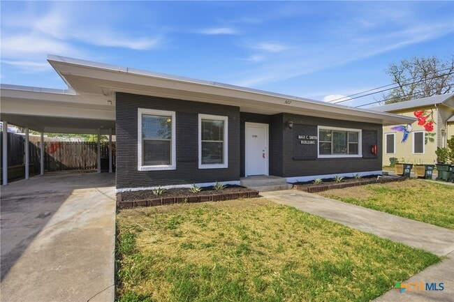 property at 302 W San Antonio St