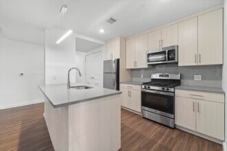 957 Broadway in Bayonne, NJ - Foto de edificio - Building Photo