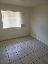 401-431 Birdwell St in Oakdale, CA - Building Photo - Building Photo