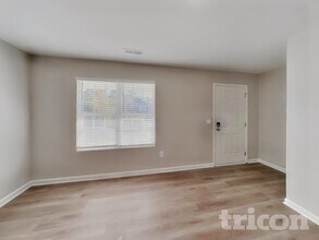 3923 Carolina Cherry Dr in Raleigh, NC - Foto de edificio - Building Photo