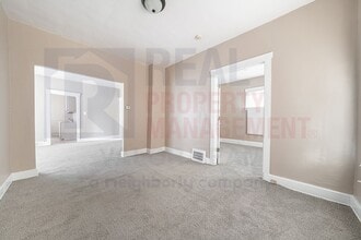 897 Stevenson Rd in Cleveland, OH - Building Photo - Building Photo