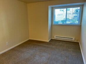 3811 130th Ln SE in Bellevue, WA - Building Photo - Building Photo