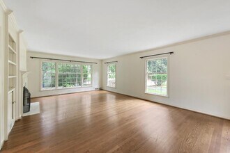 3156 E Wood Valley Rd NW in Atlanta, GA - Building Photo - Building Photo