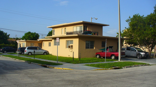 2950 NE 2nd Ct in Miami, FL - Building Photo - Building Photo