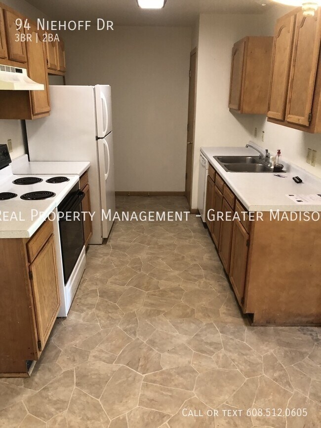 94 Niehoff Dr in Fall River, WI - Building Photo - Building Photo