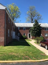 305 Benner St, Unit 305b2 in Highland Park, NJ - Building Photo - Building Photo