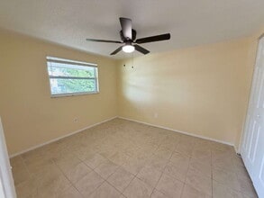 5557 Silver Spur Dr in Holiday, FL - Building Photo - Building Photo