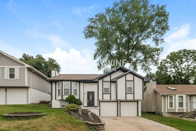 property at 4905 N White Ave
