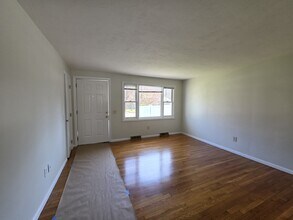 196 Manzella Ct in Rockland, MA - Building Photo - Building Photo
