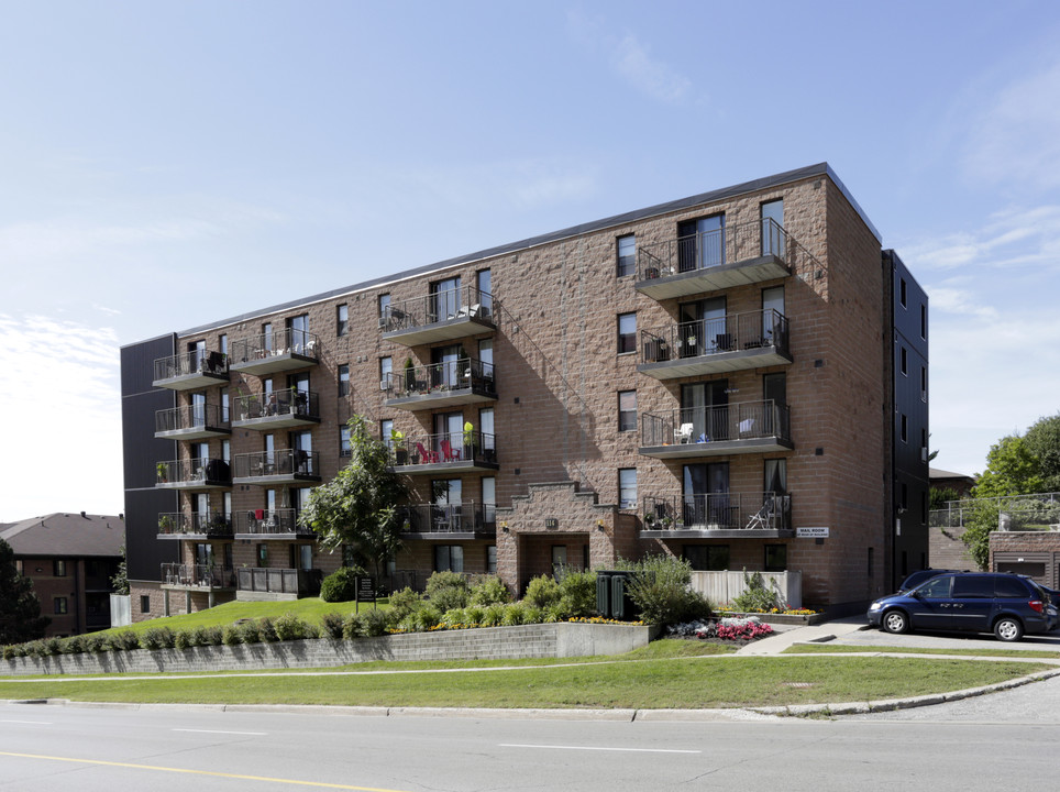 Anne Street in Barrie, ON - Building Photo