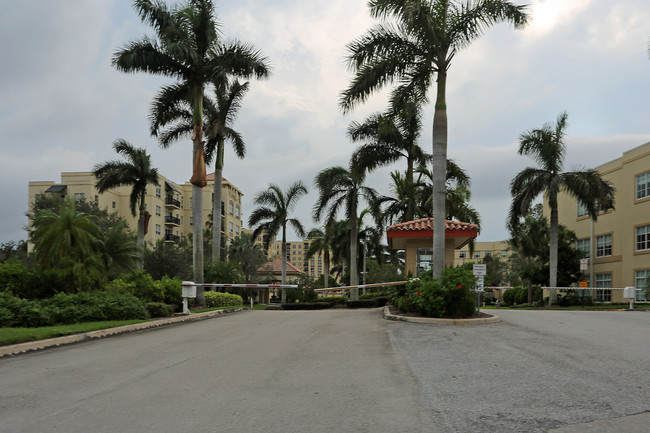 The Tradition of the Palm Beaches in West Palm Beach, FL - Foto de edificio - Building Photo