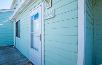 1502 Sand Dollar Ct in Kure Beach, NC - Building Photo - Building Photo