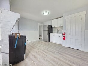 8 Lincoln Ave, Unit 2 in Kearny, NJ - Foto de edificio - Building Photo