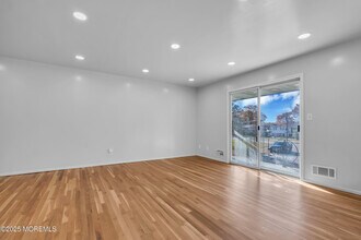 16 Burdge Dr in Howell, NJ - Building Photo - Building Photo