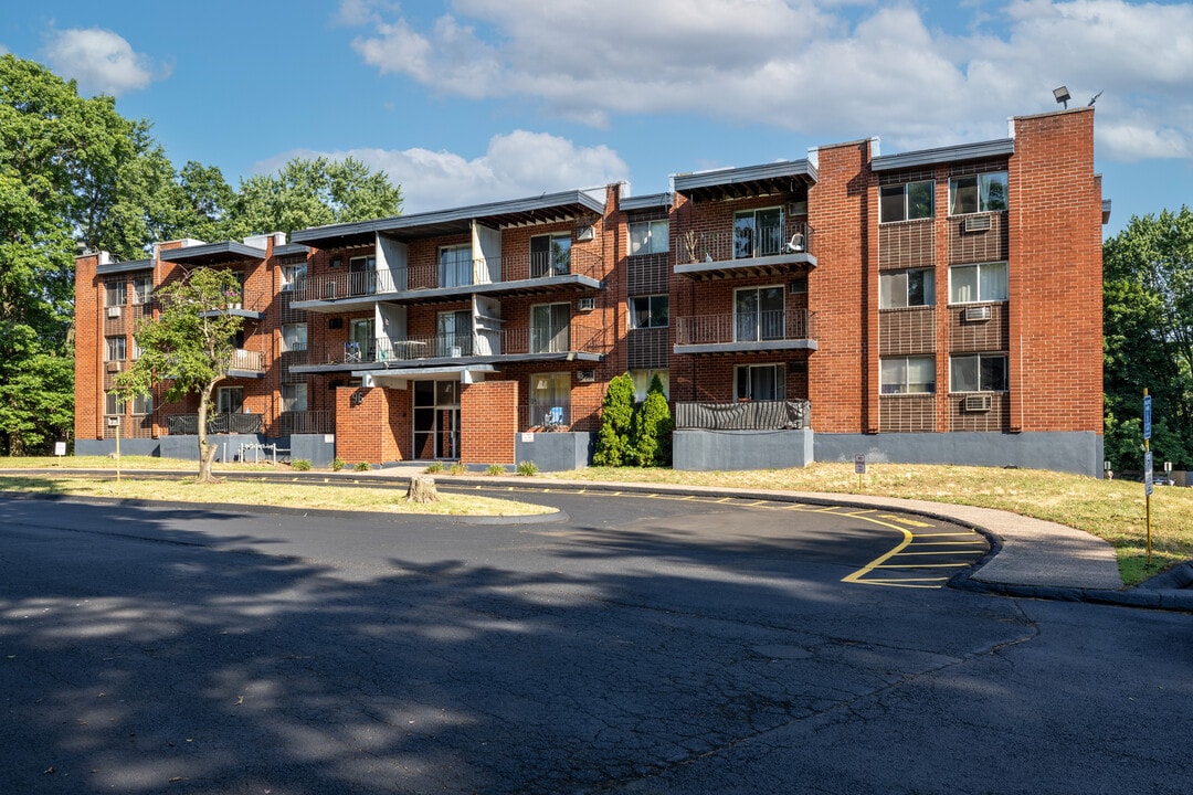 Stonebridge Apartments in East Hartford, CT - Building Photo