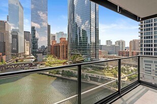 343 W Wolf Point Plaza in Chicago, IL - Building Photo
