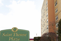 Saint Therese Court in Munhall, PA - Foto de edificio - Building Photo