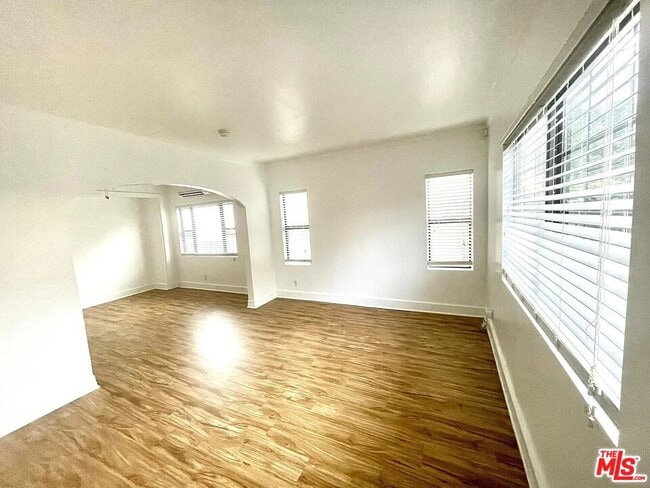 2102 S Harcourt Ave in Los Angeles, CA - Building Photo - Building Photo