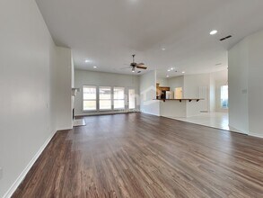 1100 Park Gln in Crowley, TX - Building Photo - Building Photo