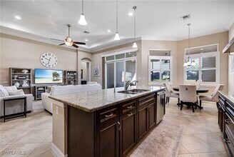 12809 Fairway Cove Ct in Ft. Myers, FL - Foto de edificio - Building Photo