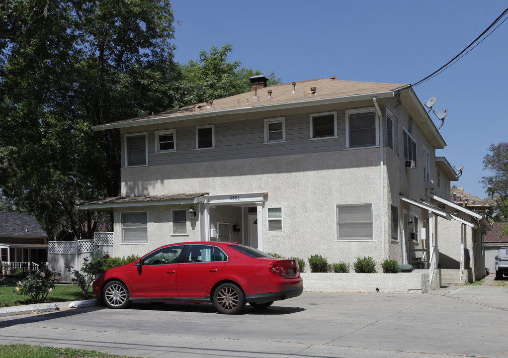 Locust Street Apartments in Riverside, CA - Building Photo