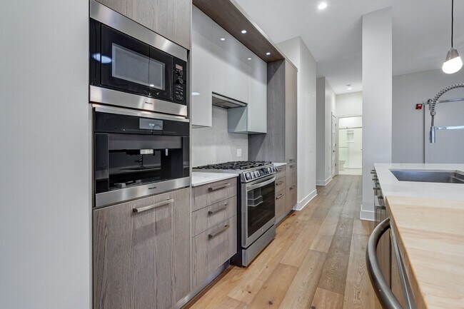 10 Franklin St, Unit 202