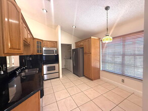 1137 SW 149th Ln in Sunrise, FL - Foto de edificio - Building Photo