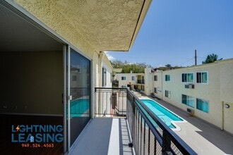 10252 Commerce St in Tujunga, CA - Building Photo - Building Photo