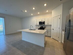 7629 WATERSCAPE Dr in Groveland, FL - Building Photo - Building Photo