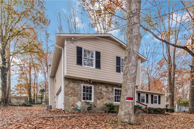 888 Chartley Dr SW in Lilburn, GA - Building Photo - Building Photo