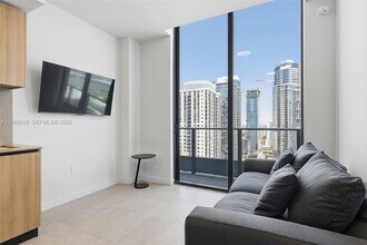 121 NE 5th St, Unit 3711 in Miami, FL - Building Photo - Building Photo